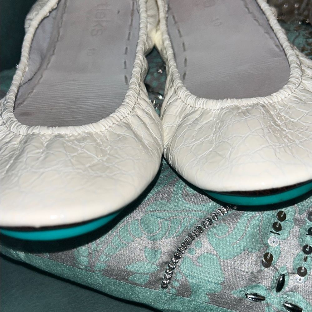 Tieks White Leather Ballet Flats with Teal Accent - Picture 6 of 7